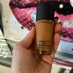 New Mac Foundation Studio Fix Fluid Foundation  SPF 15 NC50 100% Authentic